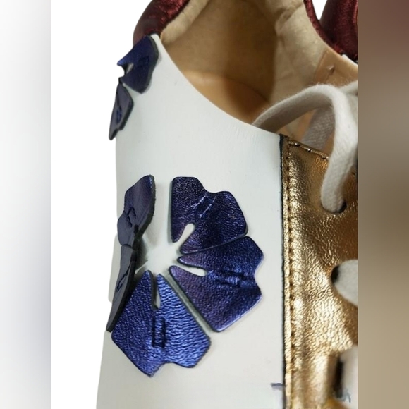 Vince Camuto White Leather Floral Lace-Up Claudinia Sneakers size 10W/40 - Picture 9 of 9